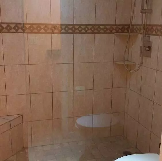 Отель South Seas Tower 4 1912