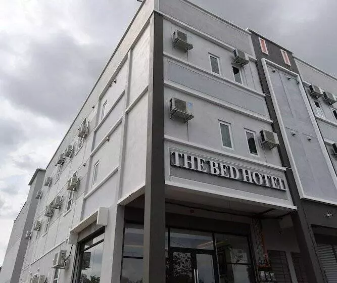 ホテル Capital O 90615 The Bed