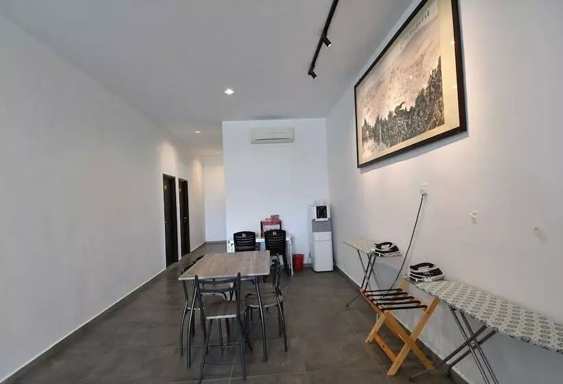 ホテル Capital O 90615 The Bed