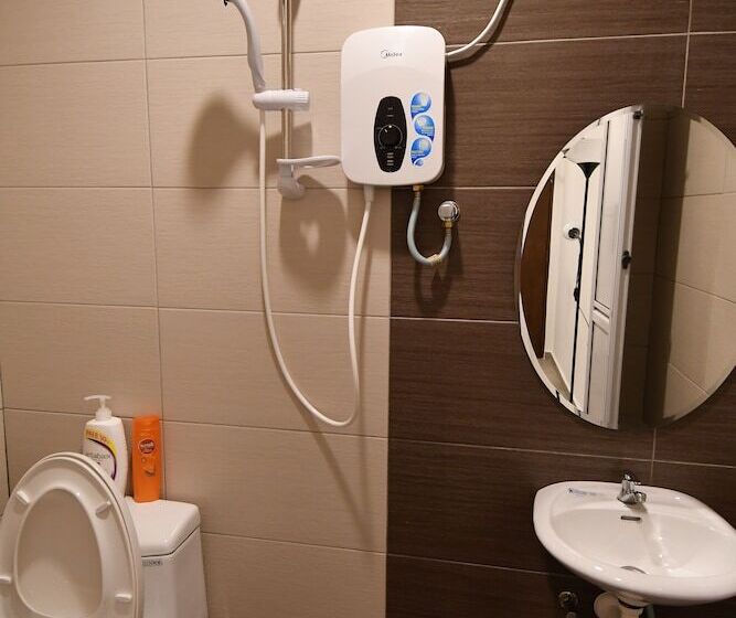 Hotel Capital O 90615 The Bed