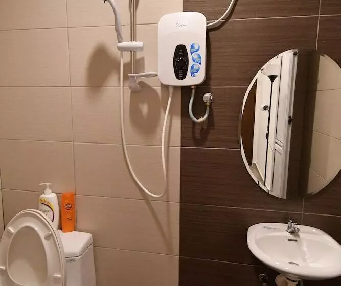 ホテル Capital O 90615 The Bed