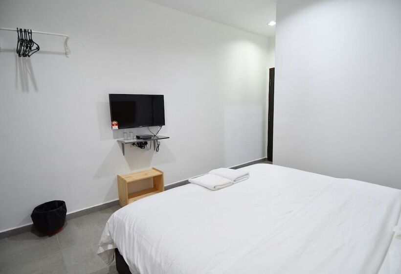 Hotel Capital O 90615 The Bed