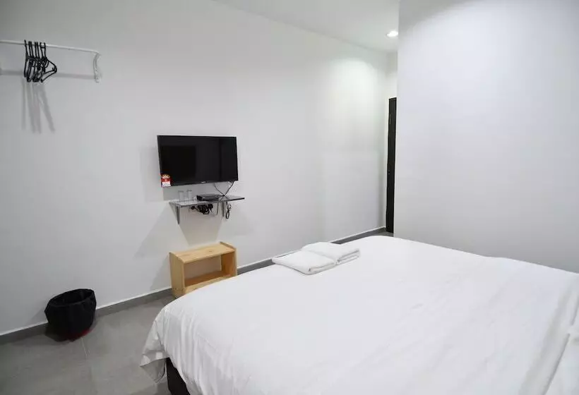 ホテル Capital O 90615 The Bed