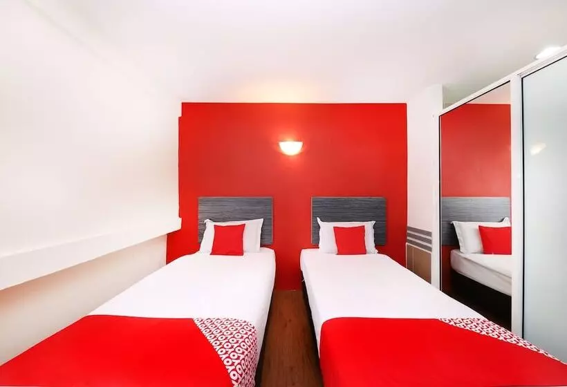 ホテル Capital O 90615 The Bed