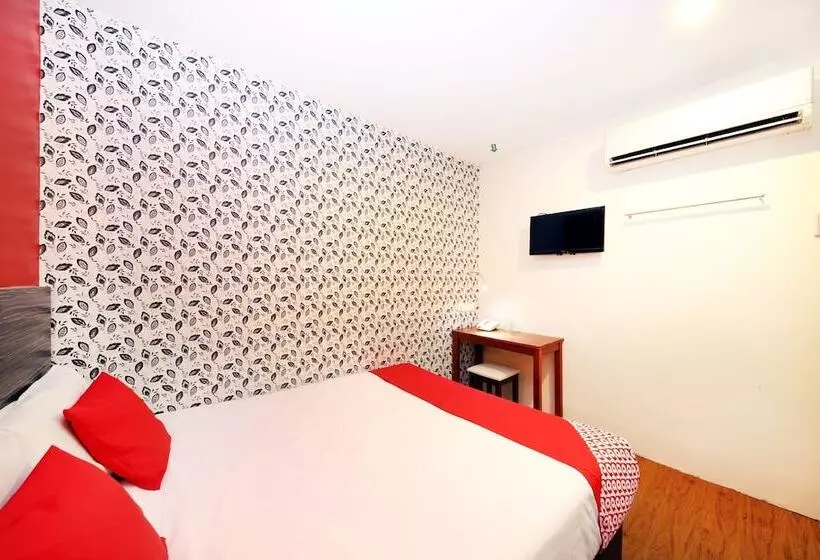 ホテル Capital O 90615 The Bed