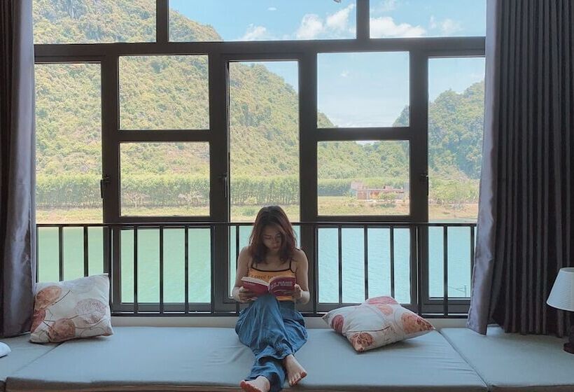 هتل Funny Monkeys Homestay