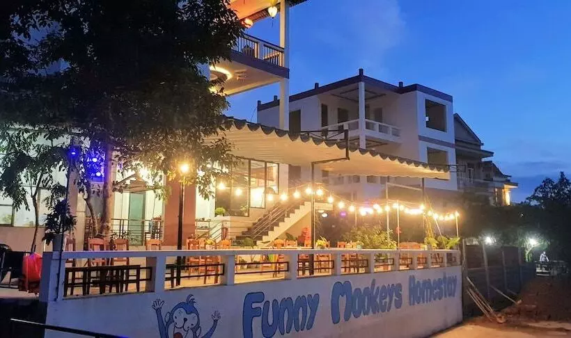 هتل Funny Monkeys Homestay