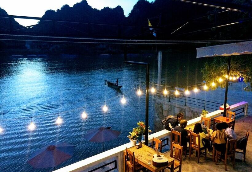 هتل Funny Monkeys Homestay