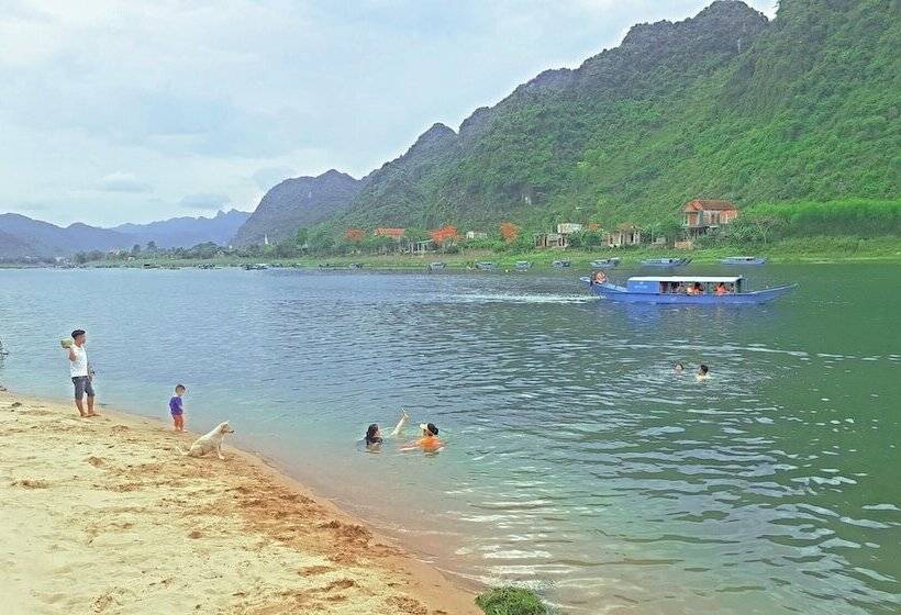 هتل Funny Monkeys Homestay