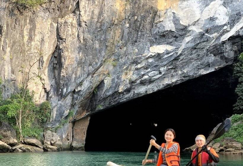 هتل Funny Monkeys Homestay