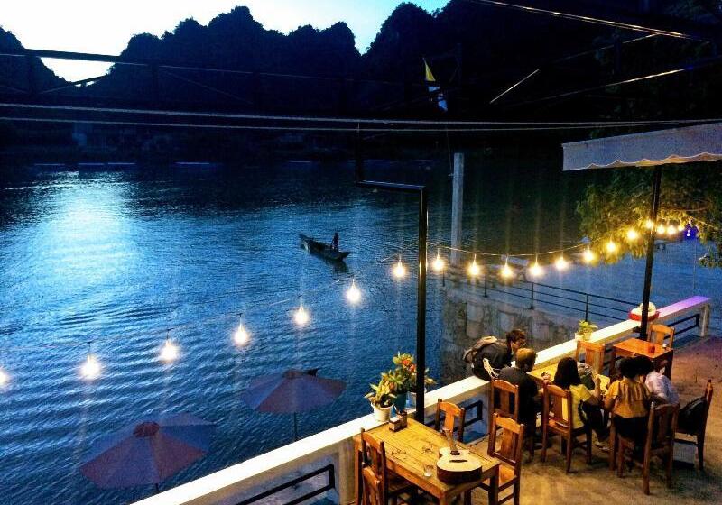 هتل Funny Monkeys Homestay