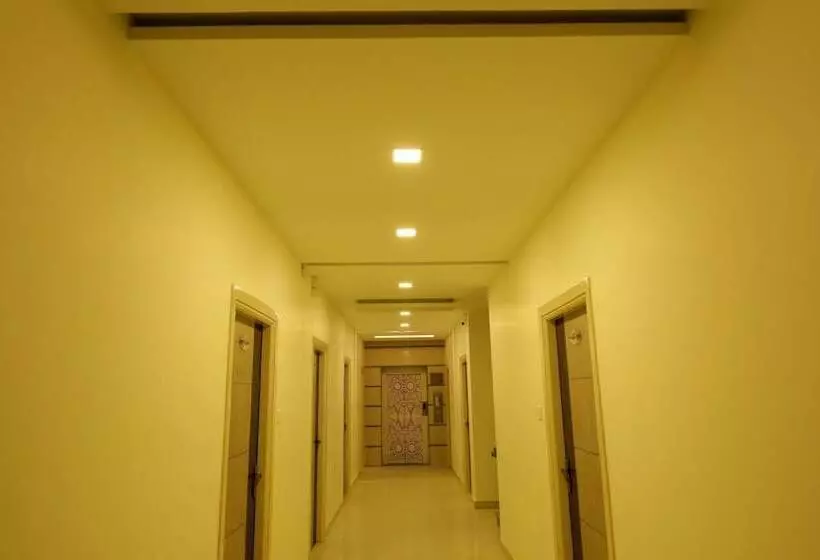 ホテル Jayam