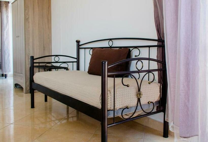 בית מלון כפרי Nikolakakis Rooms Lavrio