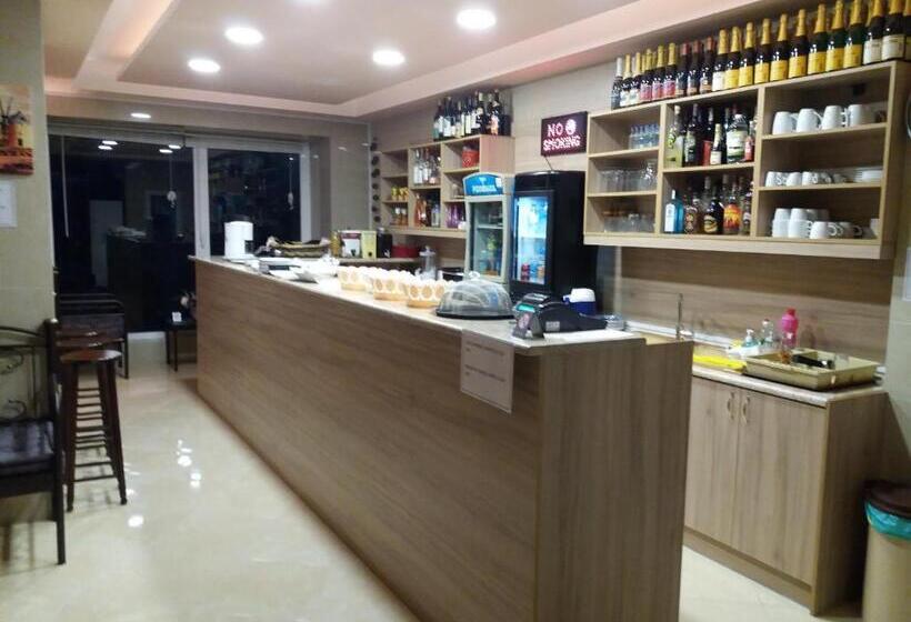 בית מלון כפרי Nikolakakis Rooms Lavrio