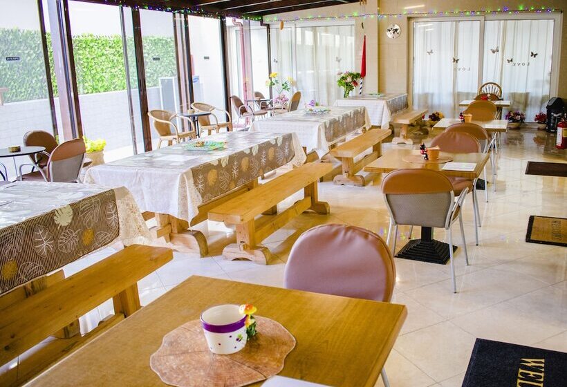 בית מלון כפרי Nikolakakis Rooms Lavrio