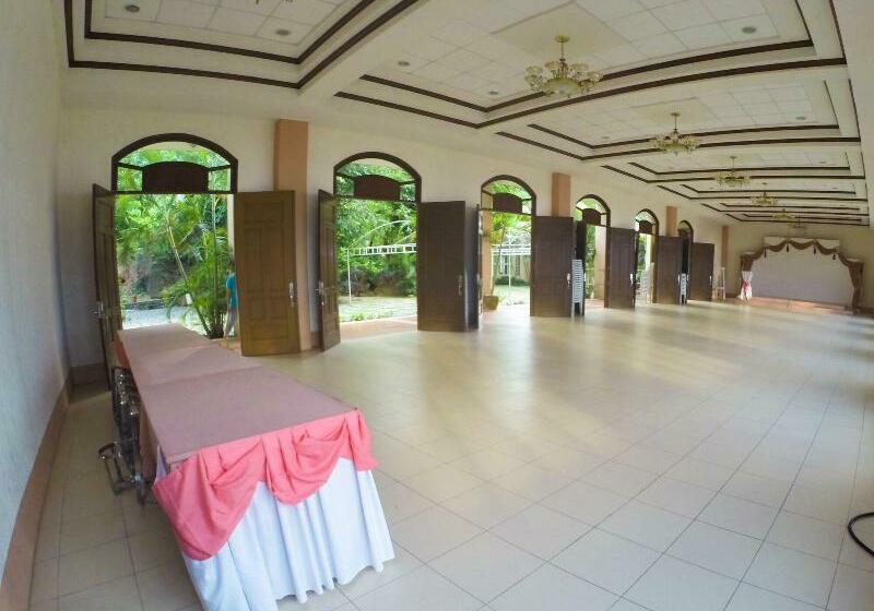 Fotos del hotel Pangil Beach Resort:  3