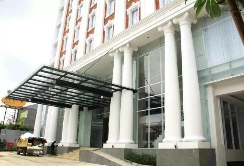 Savero Hotel Depok