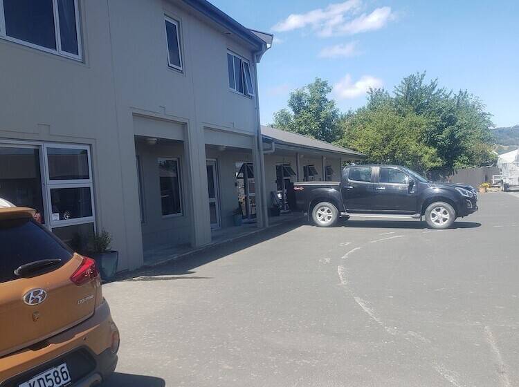 St Johns Court Motel