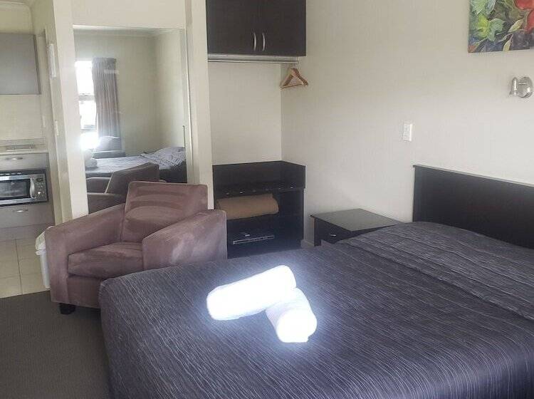 St Johns Court Motel