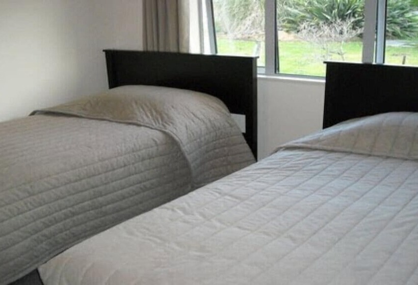 St Johns Court Motel