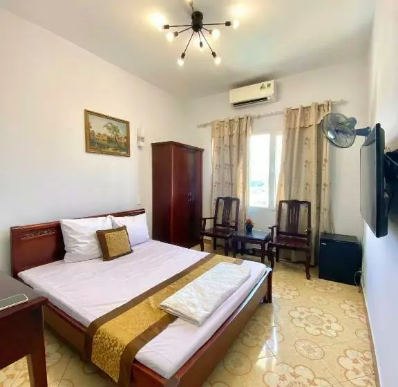 هتل Khách Sạn Bạch Dương