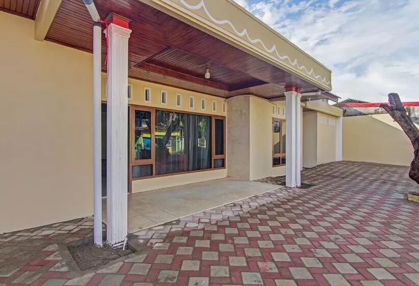 ホテル Capital O 90643 Suri Guest House Syariah