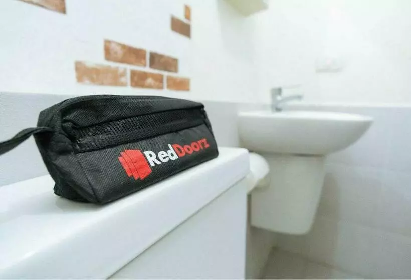 ホテル Reddoorz Syariah Near Ar Bunda Hospital Prabumulih
