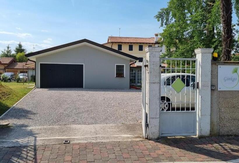 פנסיון Ginkgo Guest House