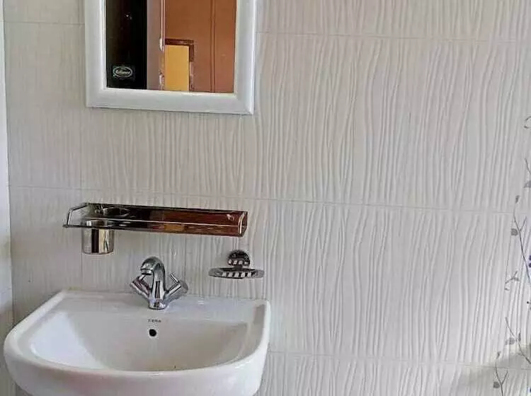 هاستل Magvaris Comfort Inn