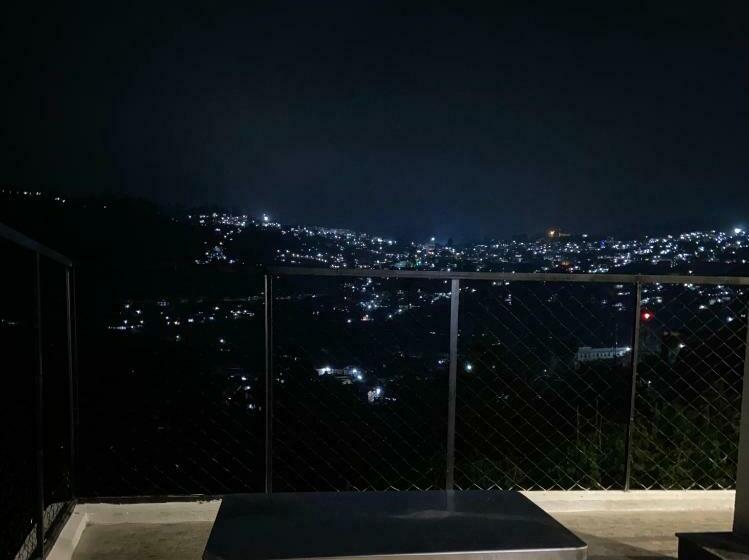 تختخواب و صبحانه Rr Holidays