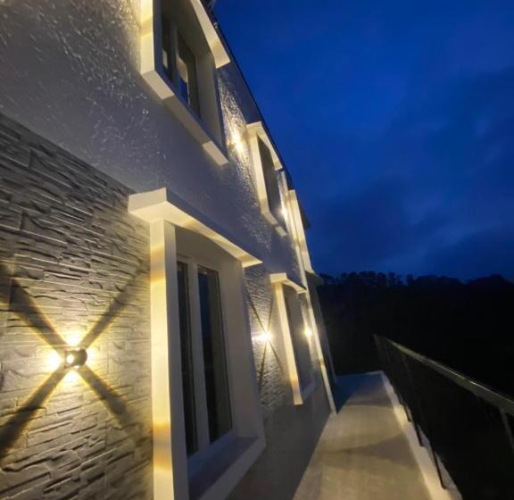 تختخواب و صبحانه Rr Holidays