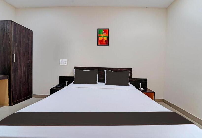 בית מלון כפרי Collection O G Silver Near Airport