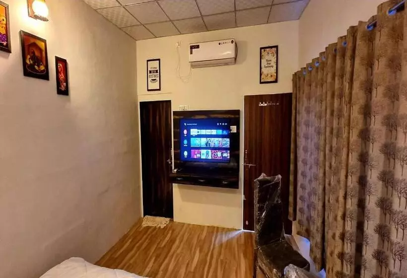 ホテル Oyo 82477 Drishyam