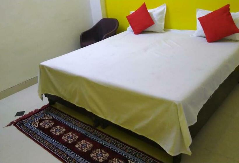 ホテル Pop 82775 Radhe Oyo