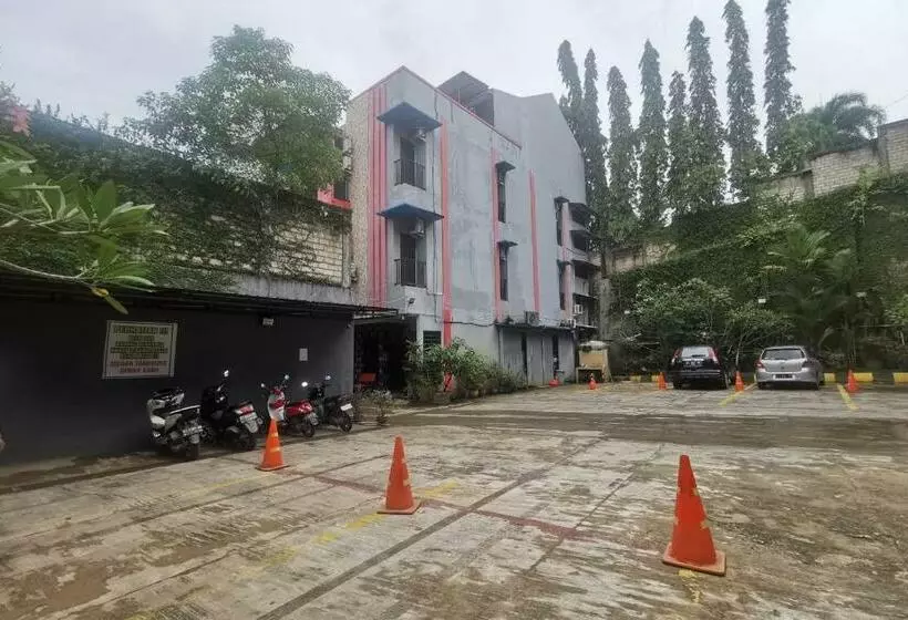 هتل Reddoorz At Pahlawan Street