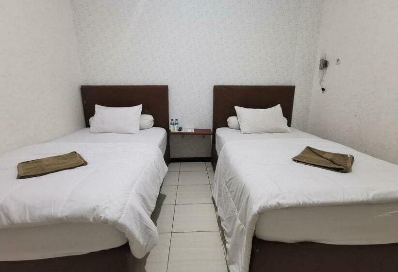 ホテル Reddoorz At Pahlawan Street