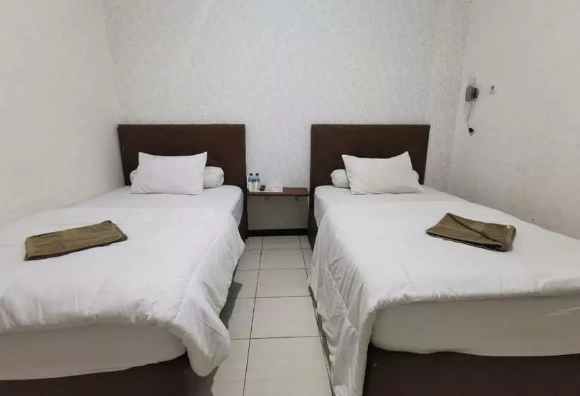 هتل Reddoorz At Pahlawan Street