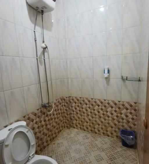 ホテル Reddoorz At Pahlawan Street