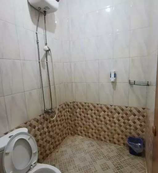 هتل Reddoorz At Pahlawan Street