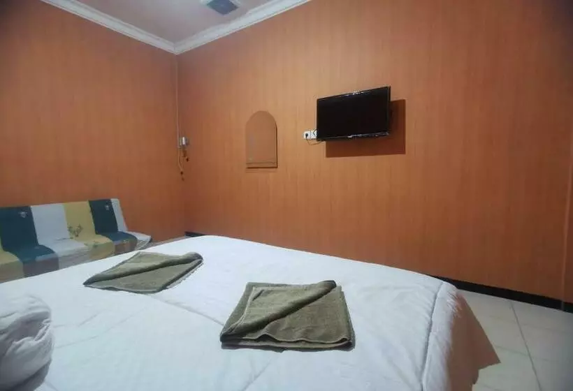 هتل Reddoorz At Pahlawan Street