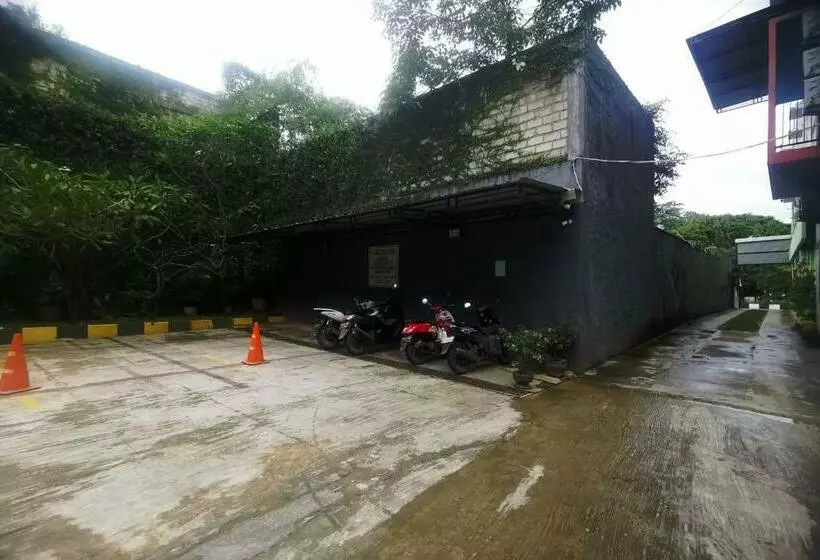 هتل Reddoorz At Pahlawan Street