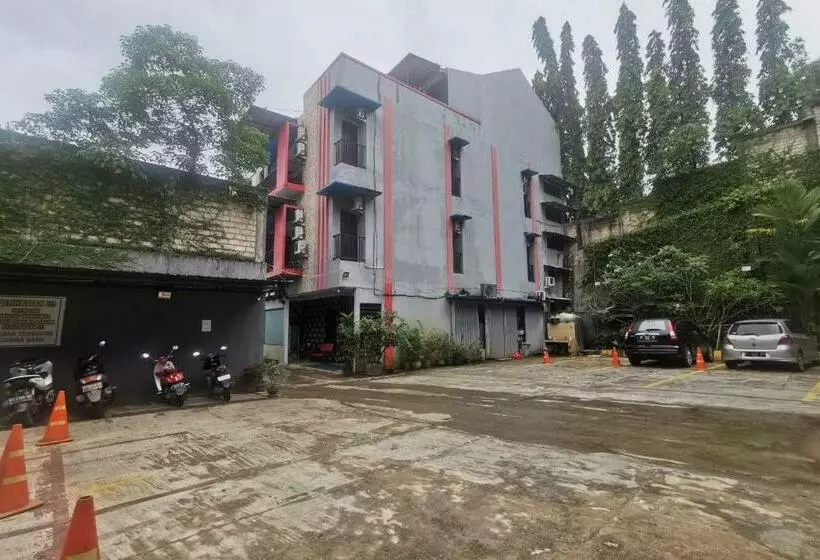 هتل Reddoorz At Pahlawan Street