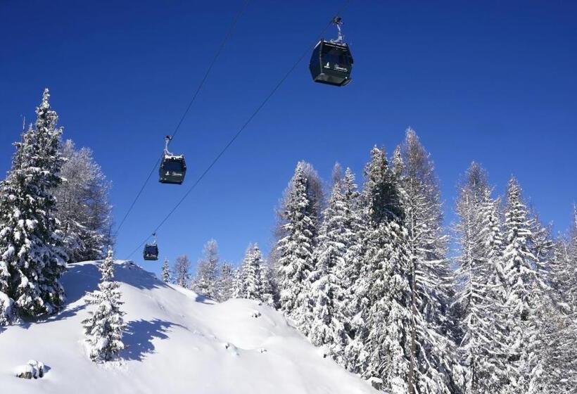 هتل Sowell Family La Lauziere