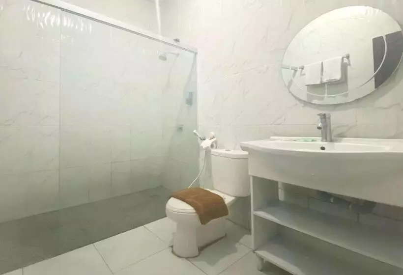 Urbanview Hotel Mulia Indah Palopo