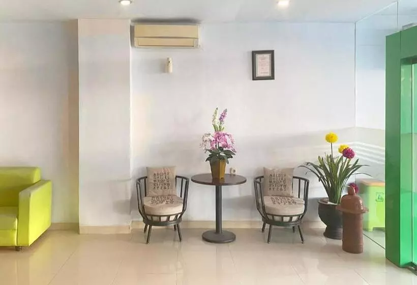 Urbanview Hotel Mulia Indah Palopo