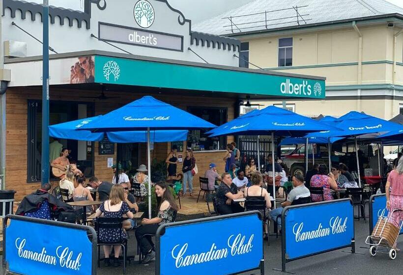 فندق صغير Alberts Est 2017