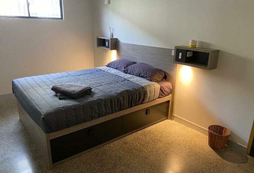 فندق صغير Alberts Est 2017