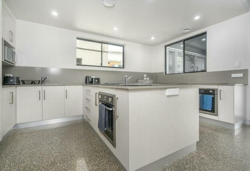 فندق صغير Alberts Est 2017