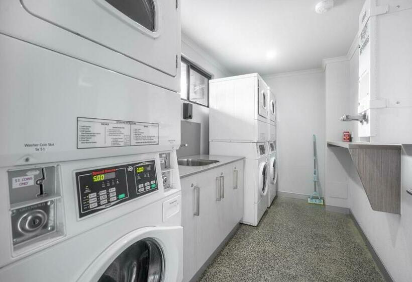 فندق صغير Alberts Est 2017