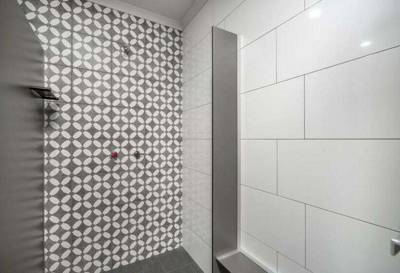 فندق صغير Alberts Est 2017